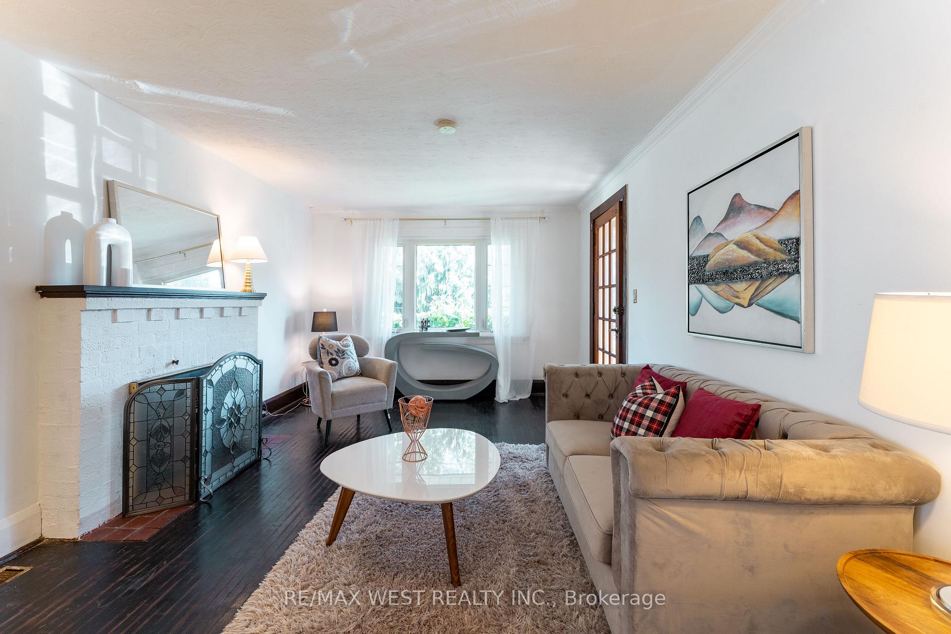 Photo 3 of 58 Burk Street, Oshawa, Vanier — HOMEH