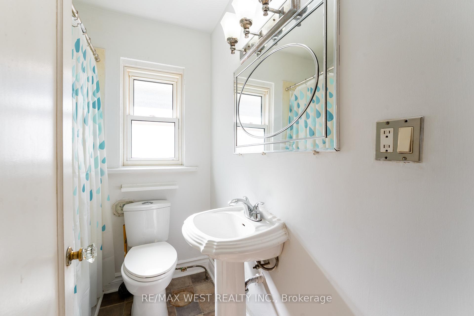 Photo 7 of 58 Burk Street, Oshawa, Vanier — HOMEH
