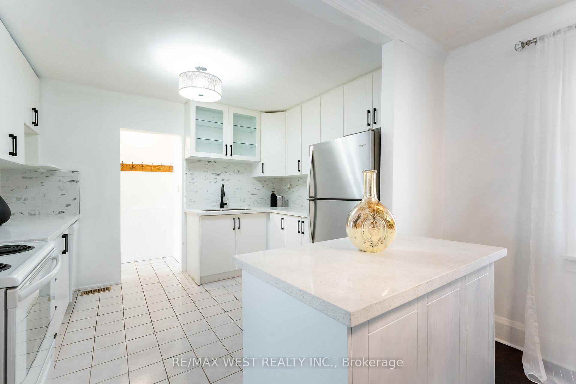 Photo 10 of 58 Burk Street, Oshawa, Vanier — HOMEH