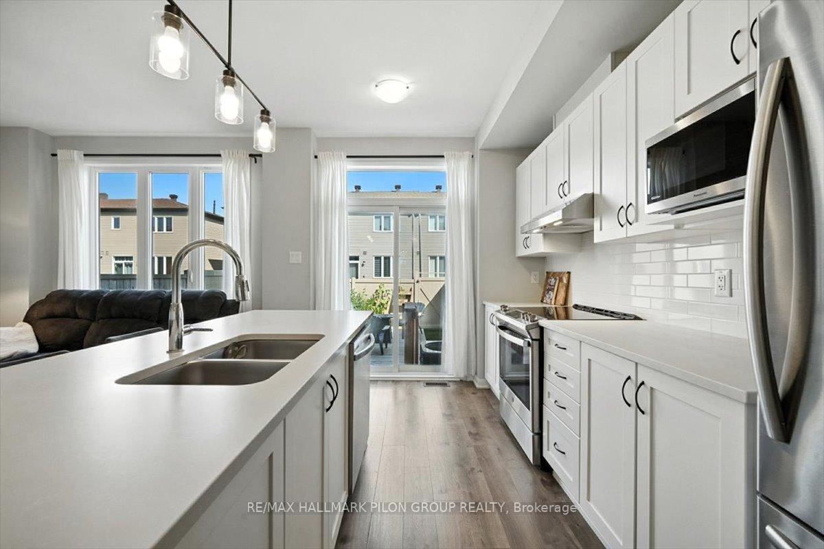 Photo 10 of 563 Decoeur Drive, Ottawa, Avalon West — HOMEH