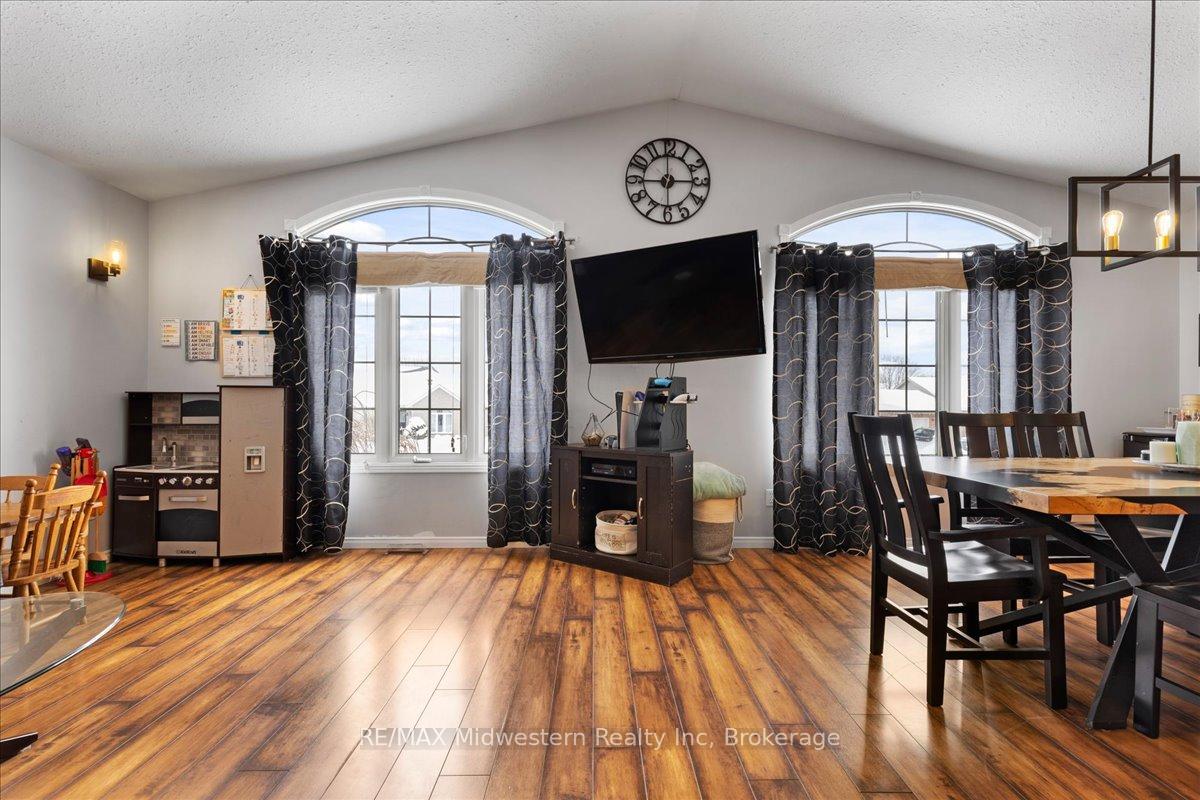Photo 4 of 160 Donegan Street W, North Perth, Listowel — HOMEH