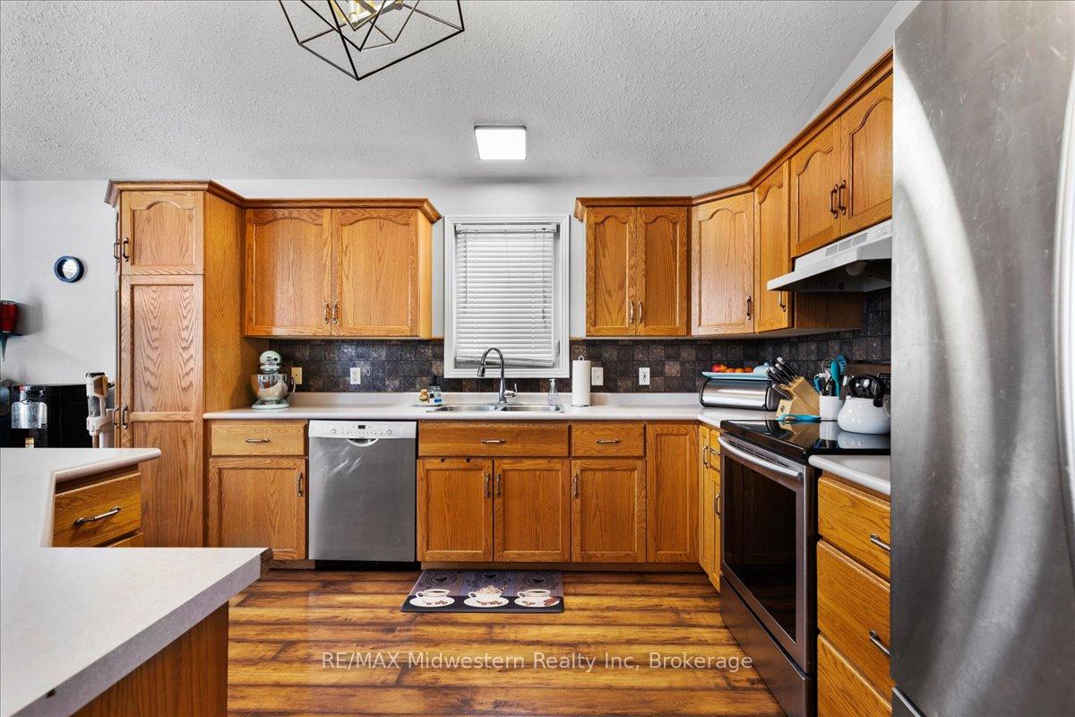 Photo 8 of 160 Donegan Street W, North Perth, Listowel — HOMEH