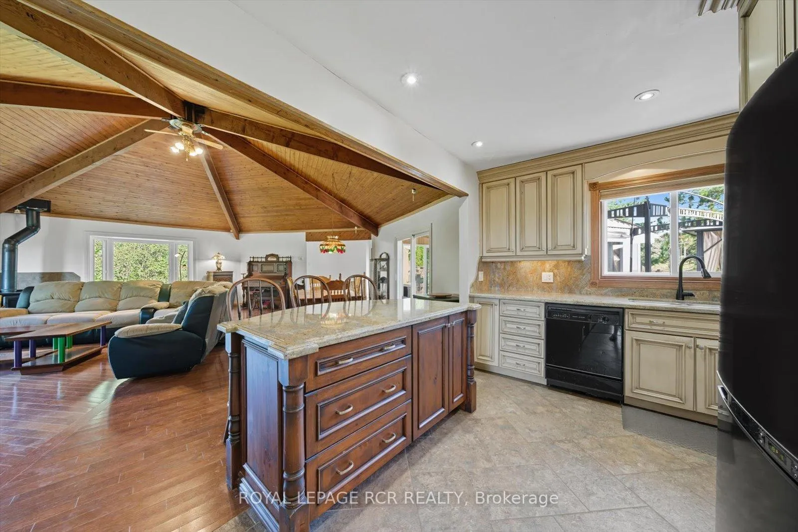 Photo 13 of 1637 15 Side Road, New Tecumseth, Tottenham — HOMEH