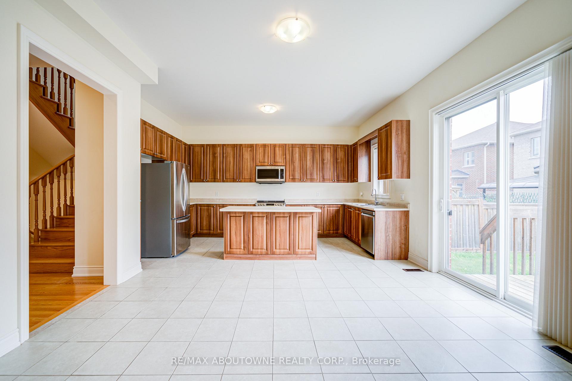 Photo 7 of 134 Goodwin Crescent, Milton, Ford — HOMEH
