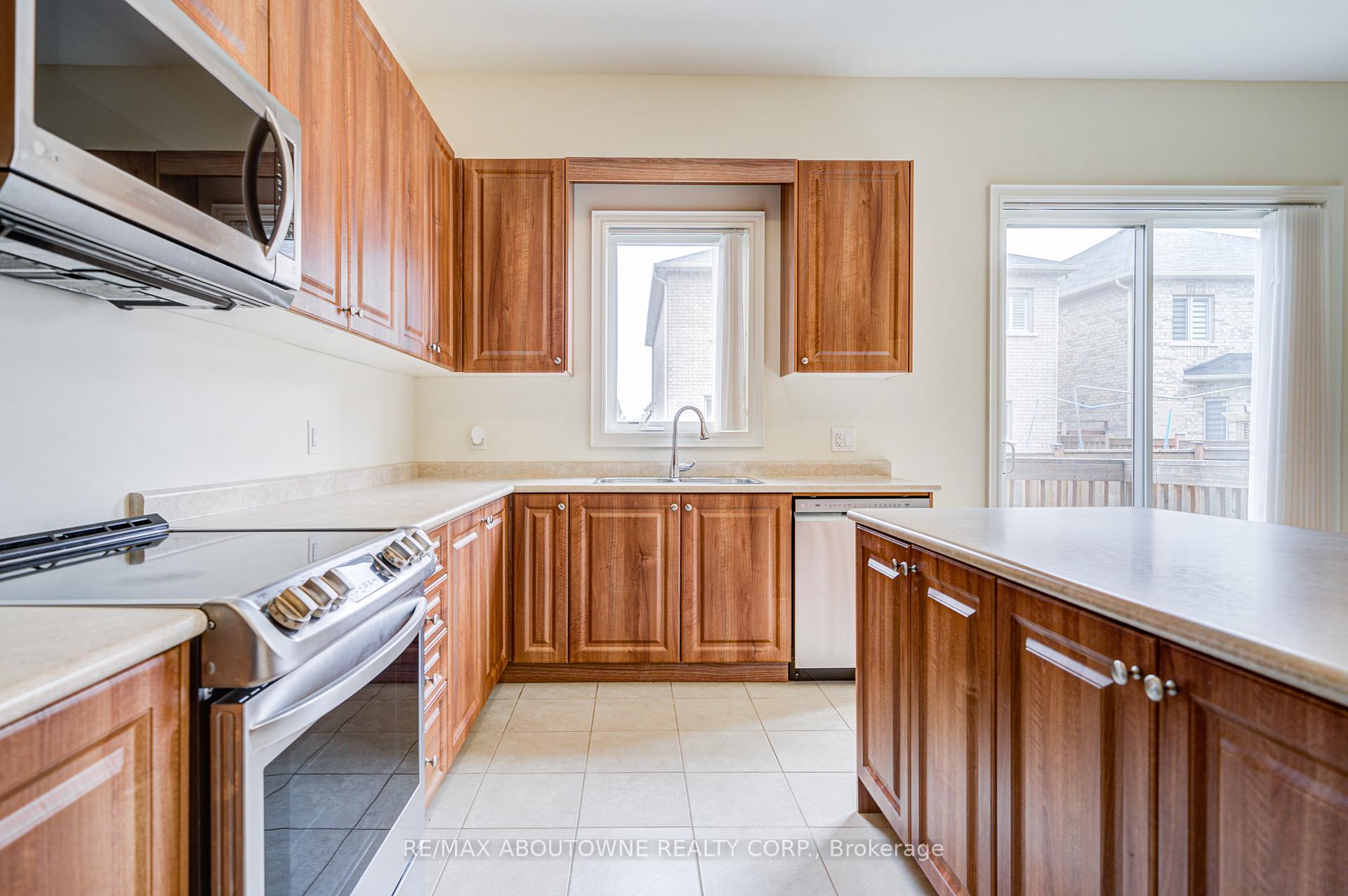 Photo 41 of 134 Goodwin Crescent, Milton, Ford — HOMEH