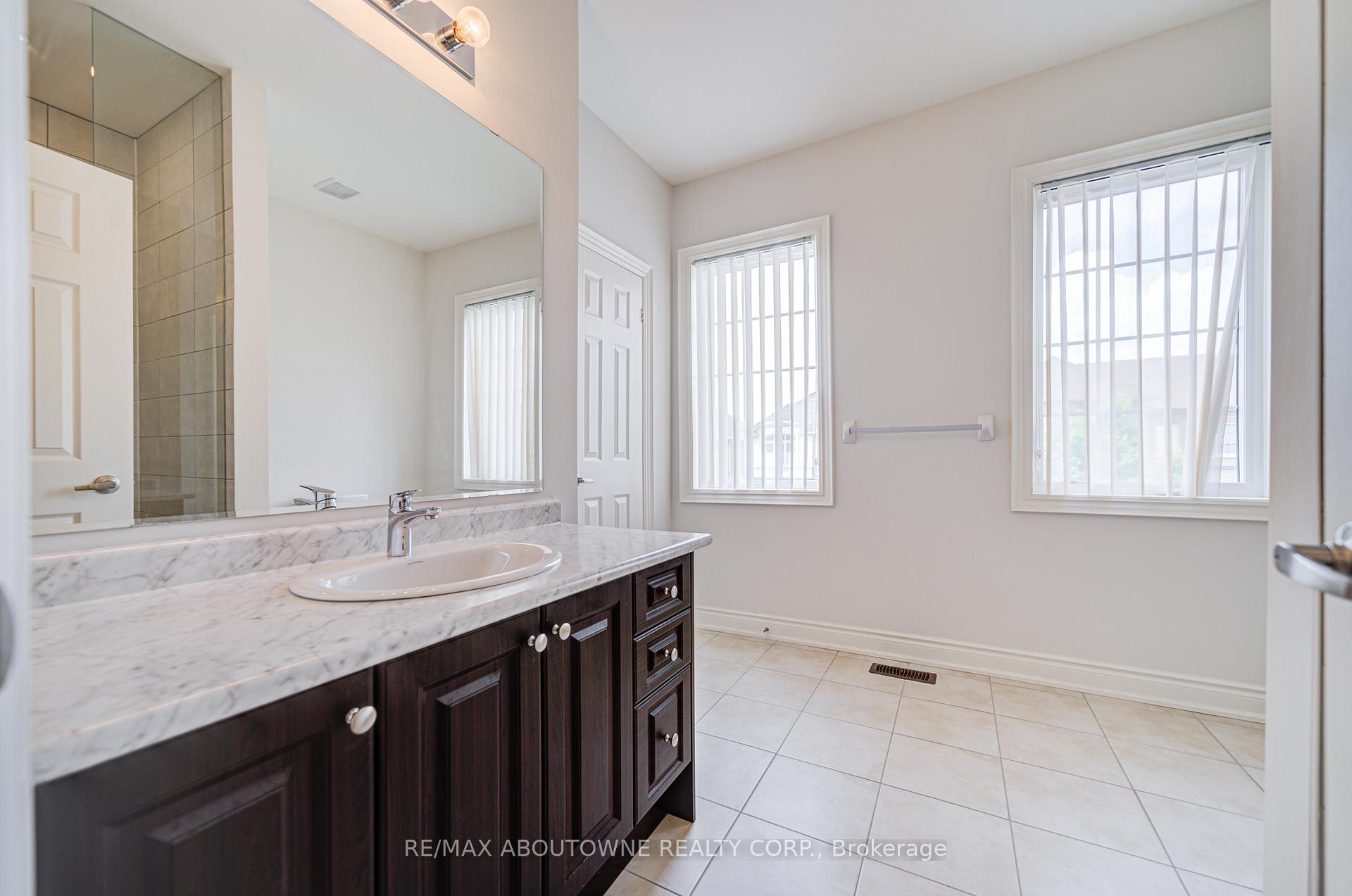 Photo 33 of 134 Goodwin Crescent, Milton, Ford — HOMEH