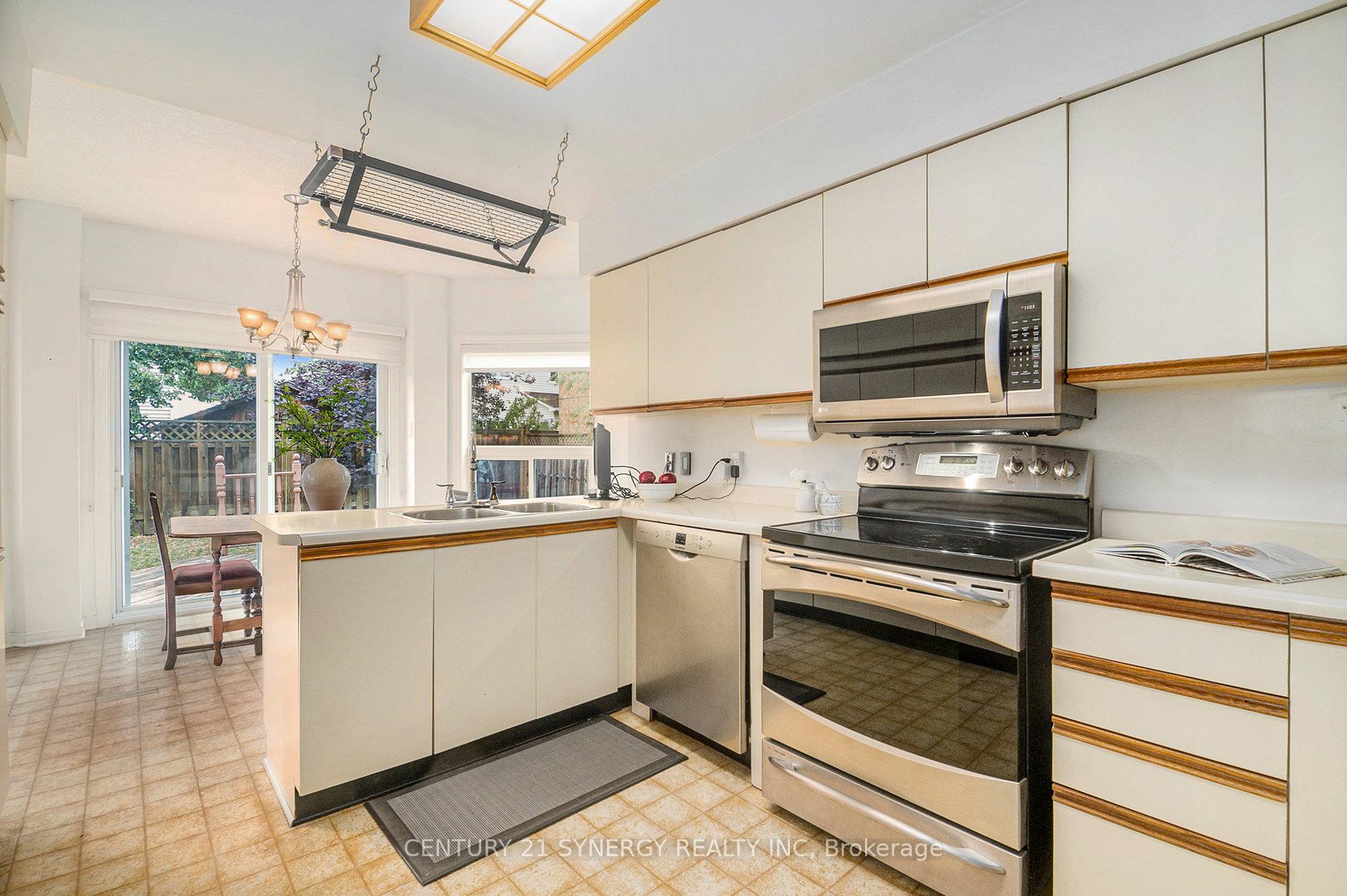 Photo 7 of 1723 Cara Crescent, Ottawa, Fallingbrook/Pineridge — HOMEH