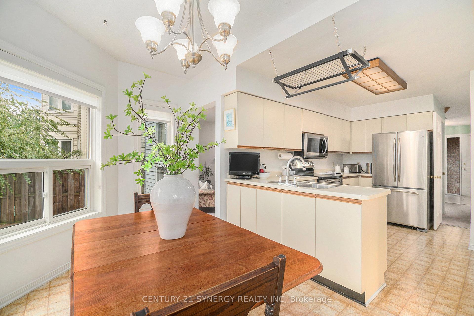 Photo 11 of 1723 Cara Crescent, Ottawa, Fallingbrook/Pineridge — HOMEH