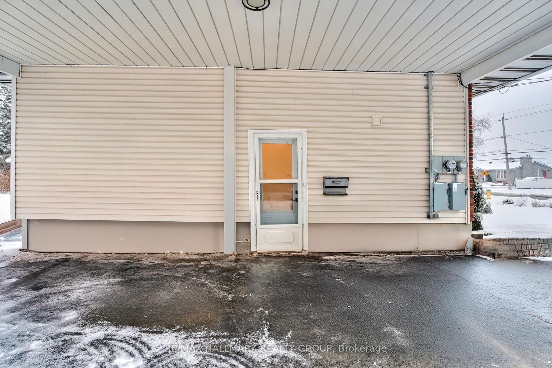 Photo 3 of Unit B, 2393 Page Road, Ottawa, Chapel Hill South - Orleans Village — HOMEH