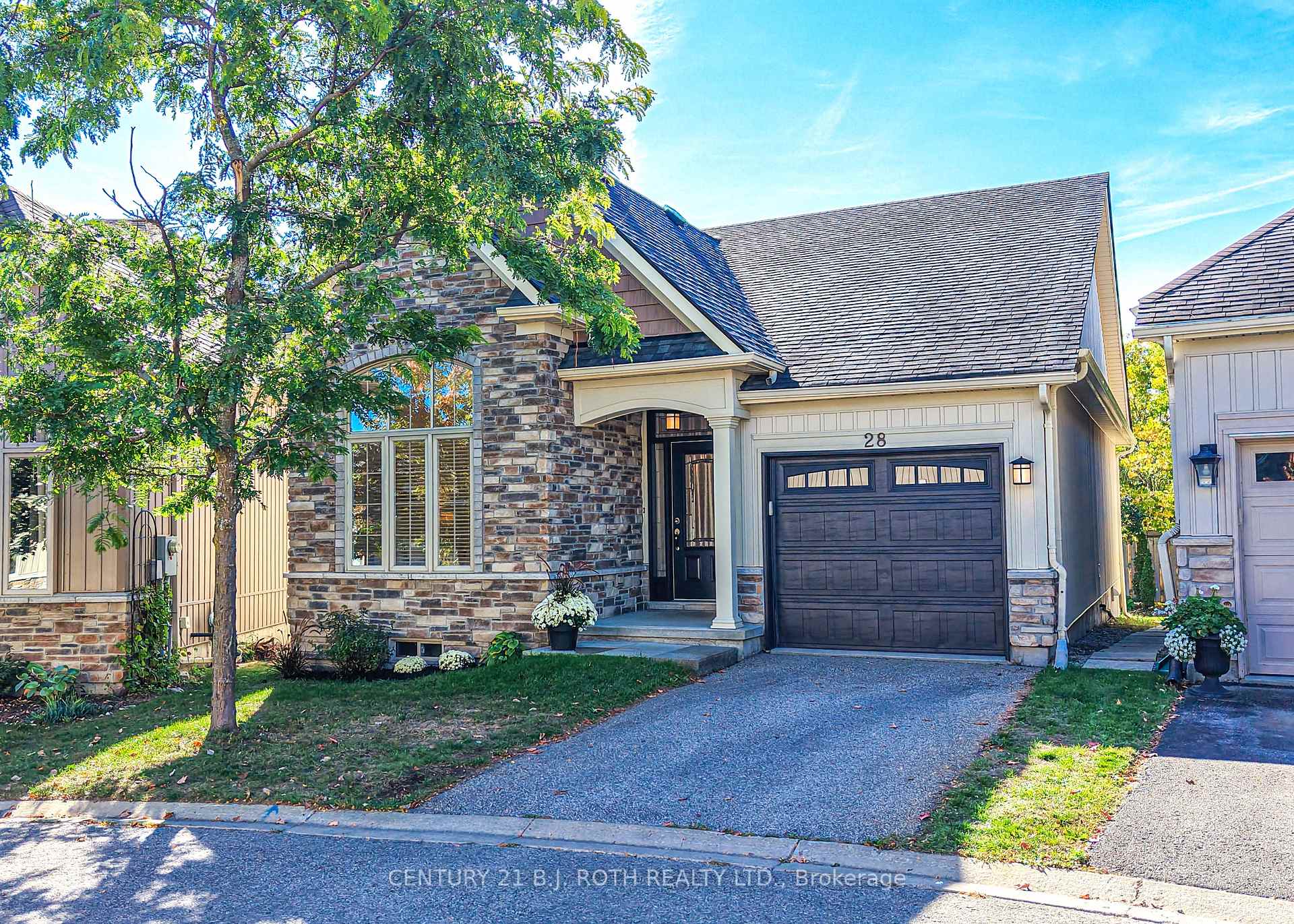 Photo 1 of 28 Canterbury Circle, Orillia — HOMEH