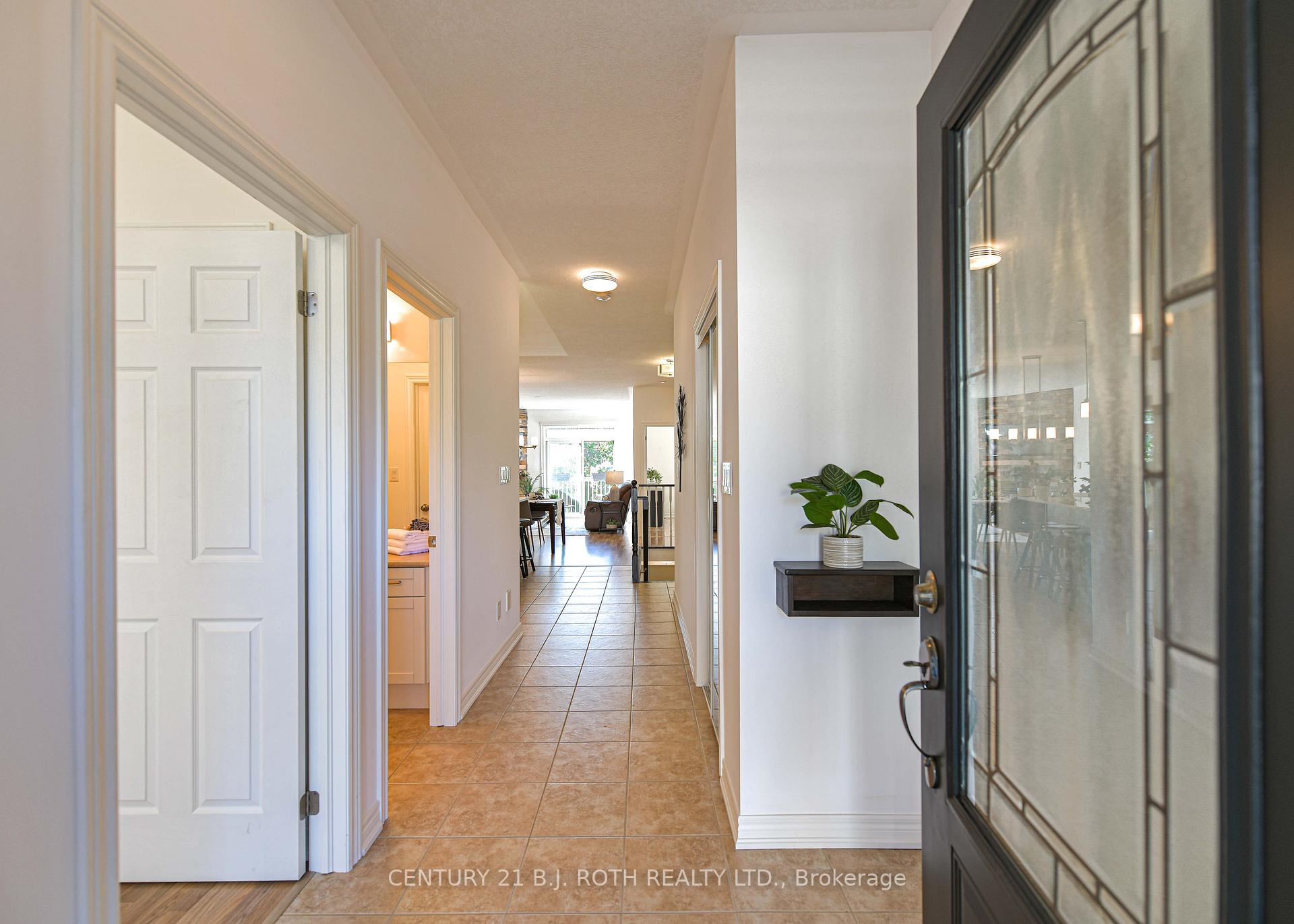Photo 4 of 28 Canterbury Circle, Orillia — HOMEH