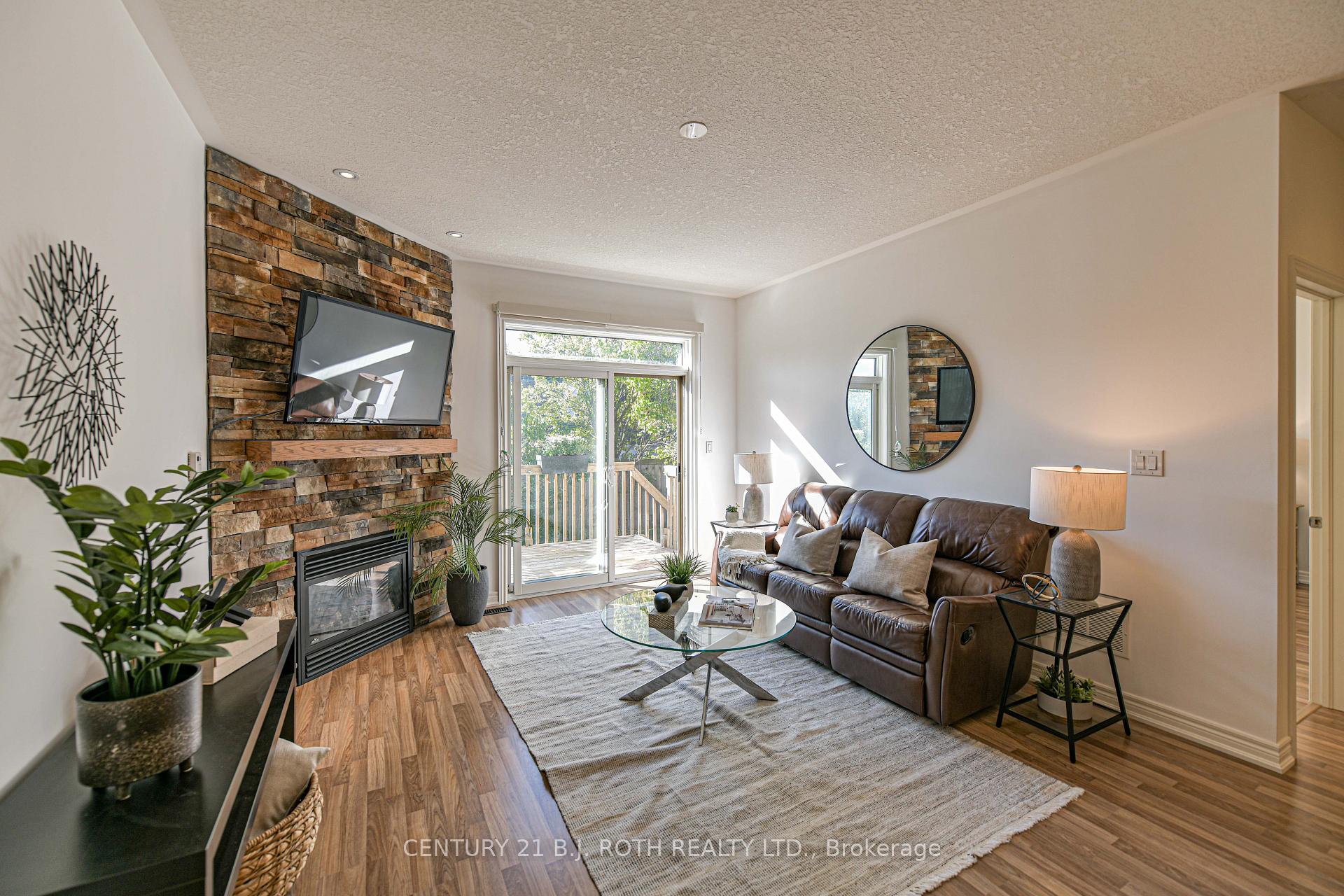 Photo 10 of 28 Canterbury Circle, Orillia — HOMEH