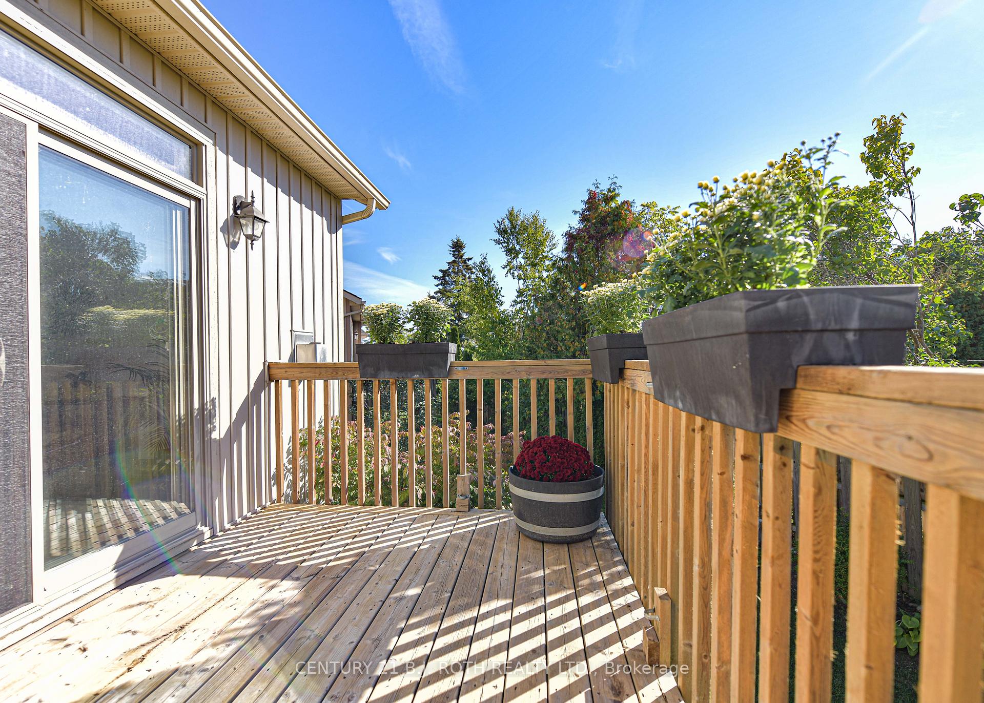 Photo 11 of 28 Canterbury Circle, Orillia — HOMEH
