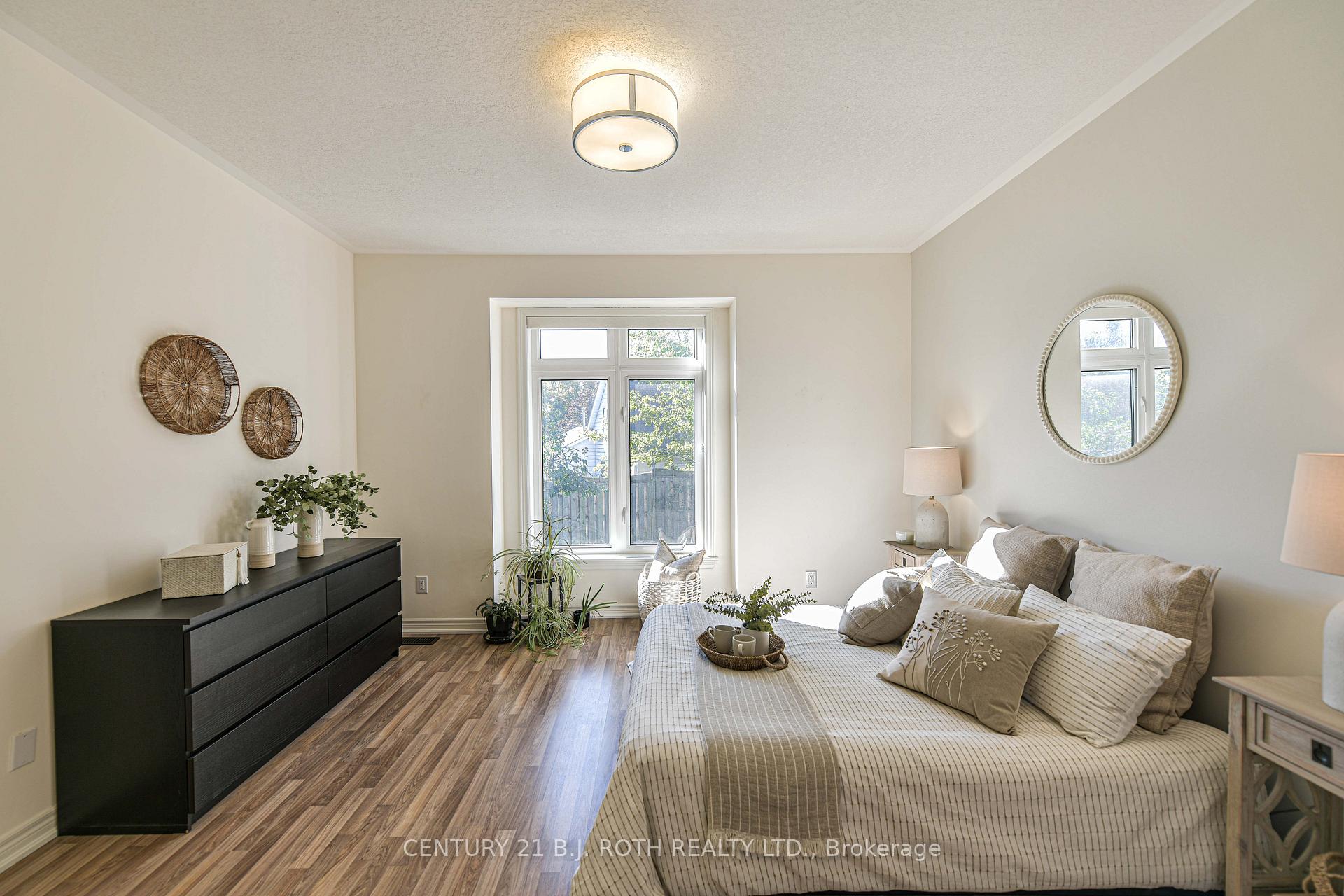 Photo 14 of 28 Canterbury Circle, Orillia — HOMEH