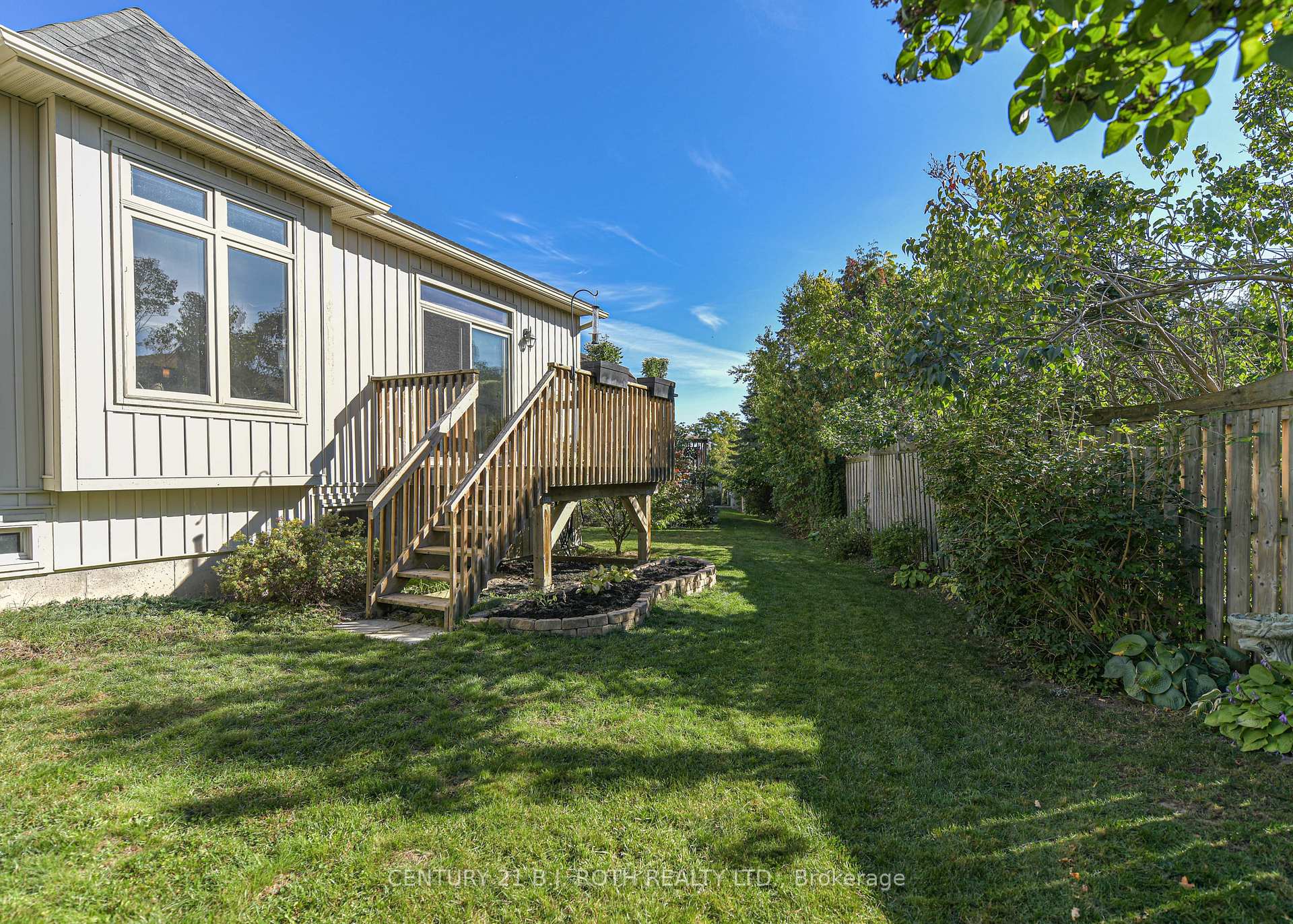 Photo 37 of 28 Canterbury Circle, Orillia — HOMEH