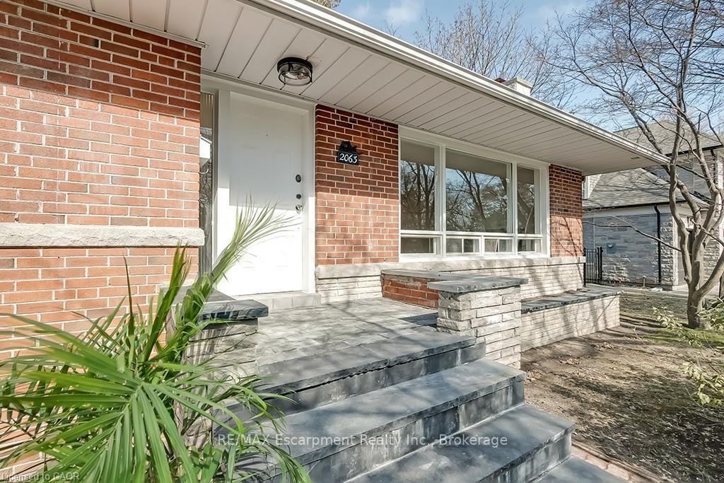 Photo 2 of 2063 Glenforest Crescent, Oakville, Ford — HOMEH