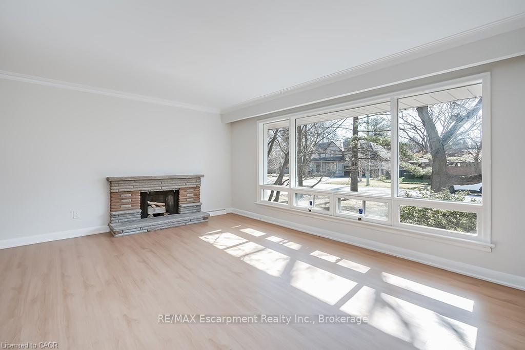 Photo 4 of 2063 Glenforest Crescent, Oakville, Ford — HOMEH