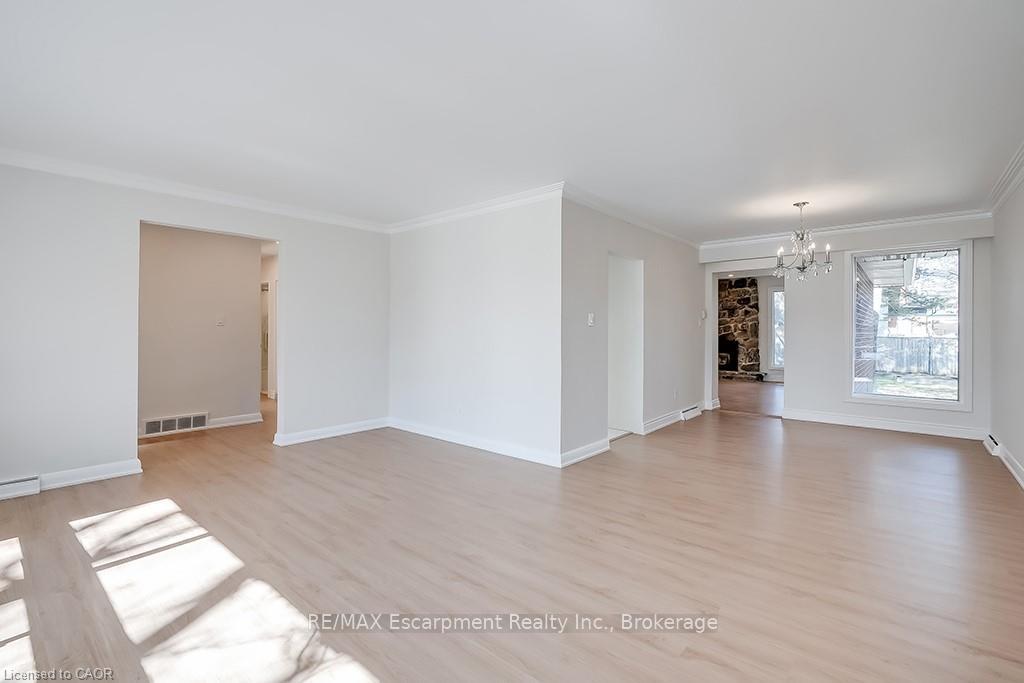 Photo 5 of 2063 Glenforest Crescent, Oakville, Ford — HOMEH