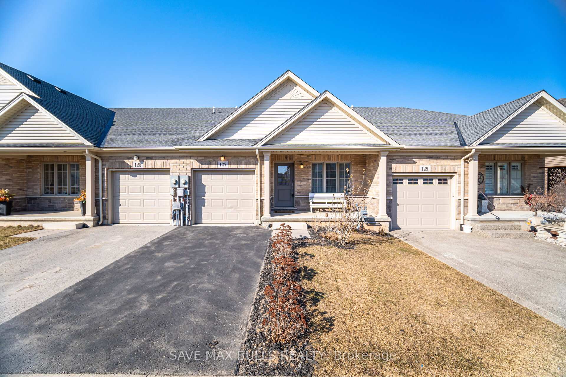 Photo 2 of 127 Acacia Road, Pelham, Fonthill — HOMEH