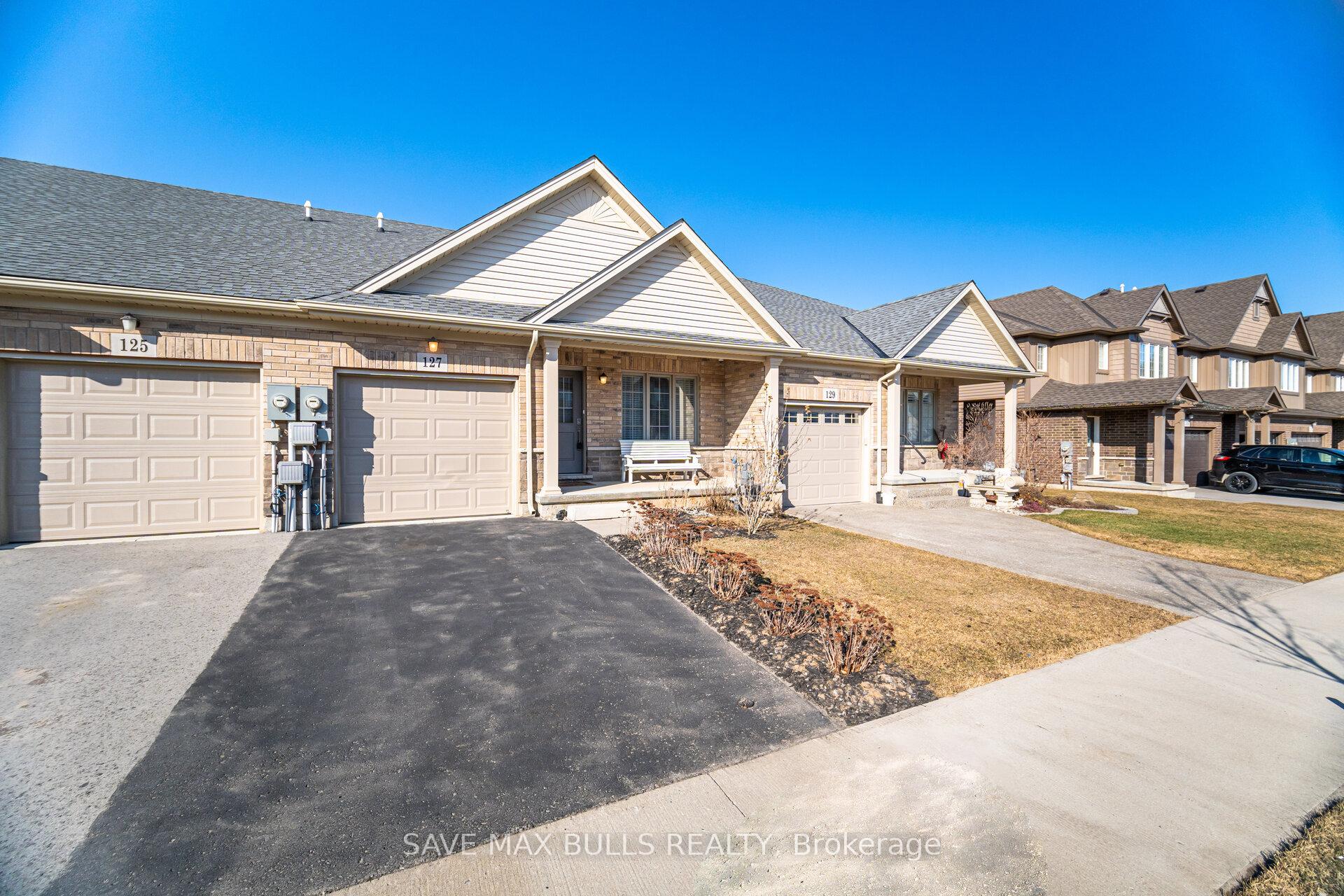 Photo 3 of 127 Acacia Road, Pelham, Fonthill — HOMEH
