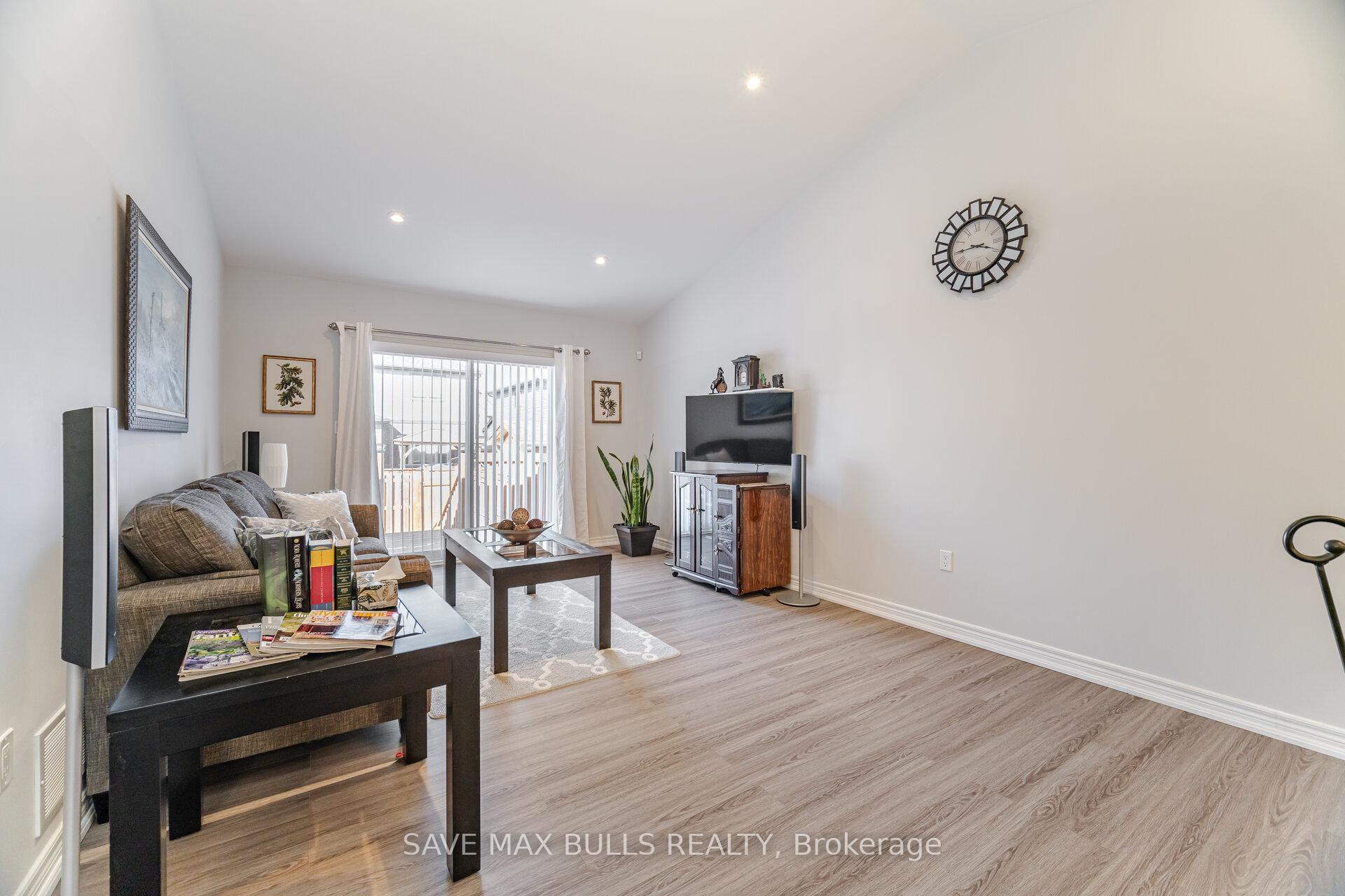 Photo 19 of 127 Acacia Road, Pelham, Fonthill — HOMEH