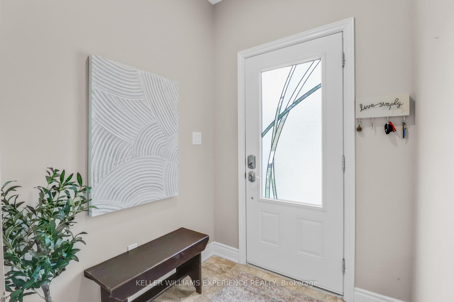 Photo 5 of 92 Lily Drive, Orillia — HOMEH
