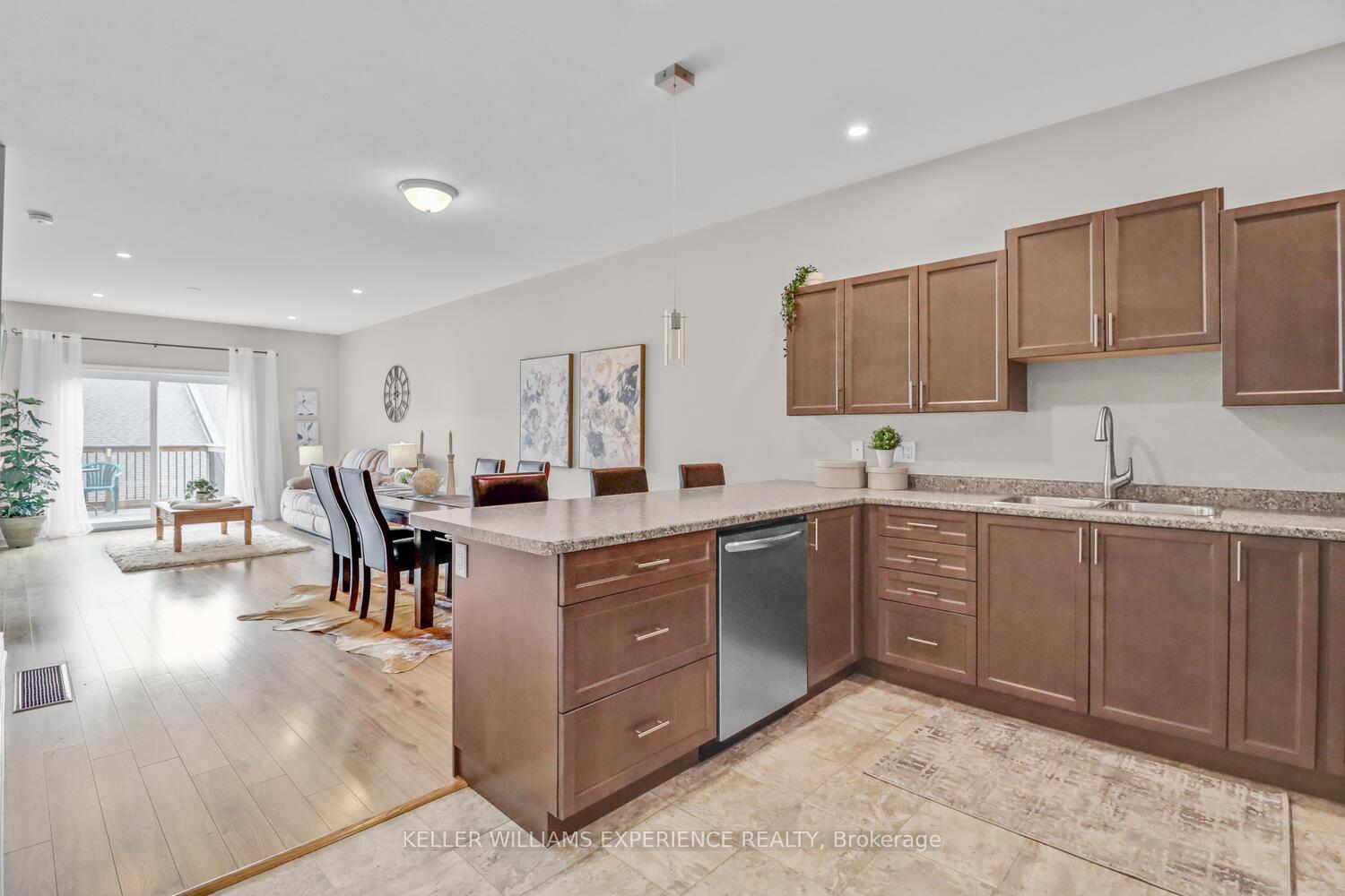Photo 9 of 92 Lily Drive, Orillia — HOMEH