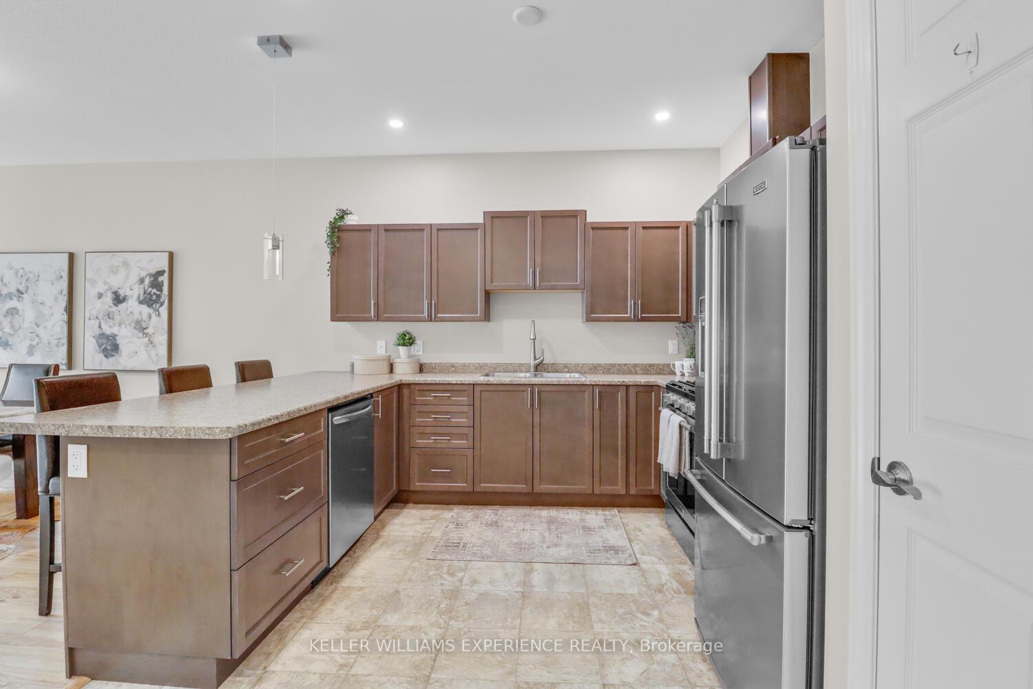 Photo 11 of 92 Lily Drive, Orillia — HOMEH