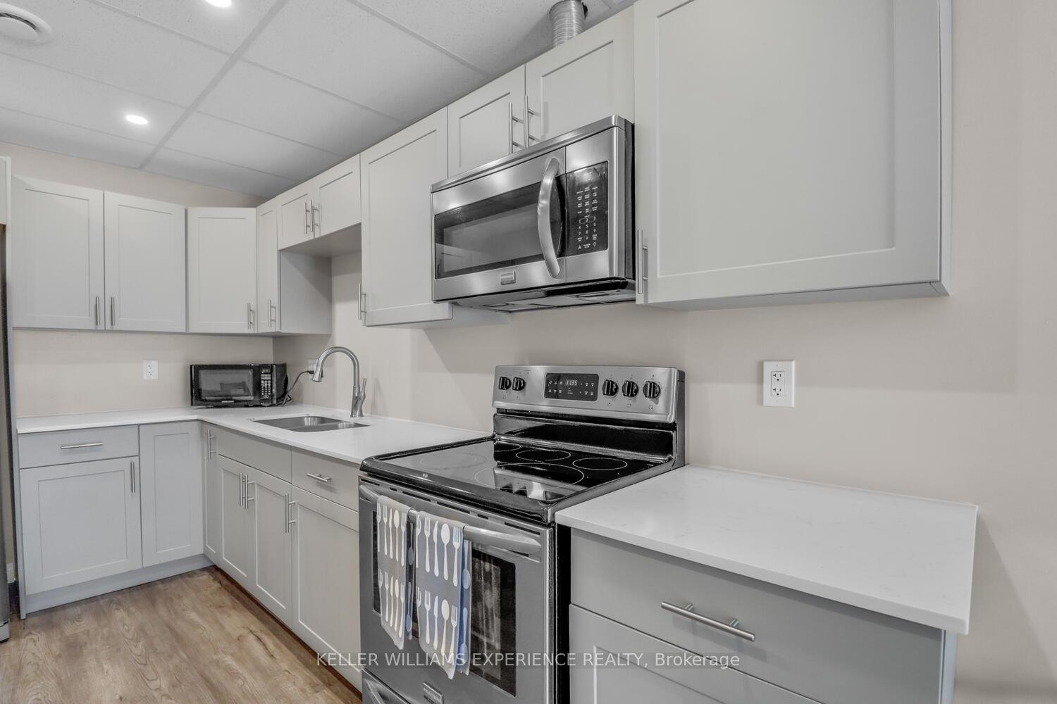 Photo 32 of 92 Lily Drive, Orillia — HOMEH