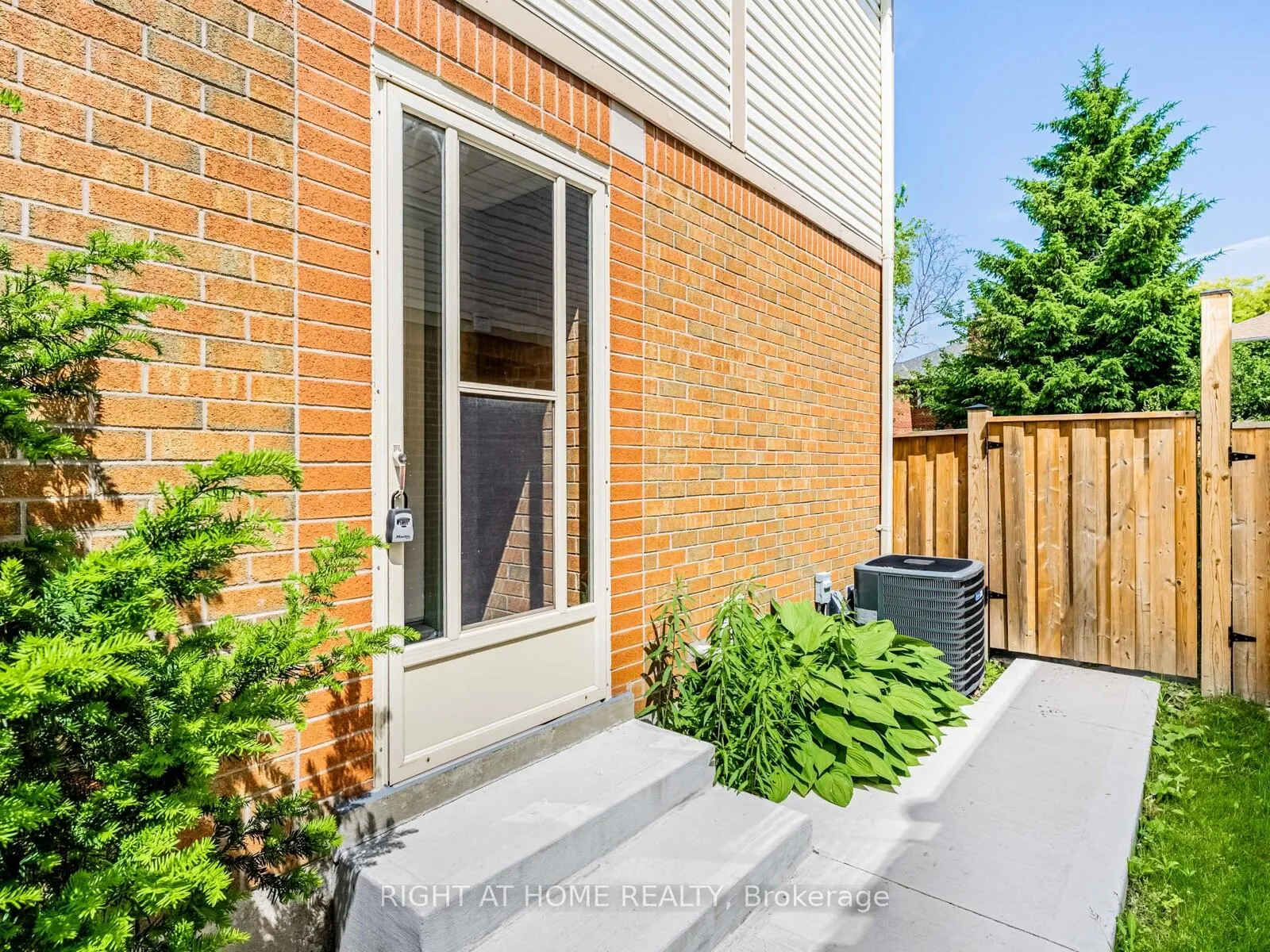 Photo 3 of 1129 Beechnut Road, Oakville, Clearview — HOMEH