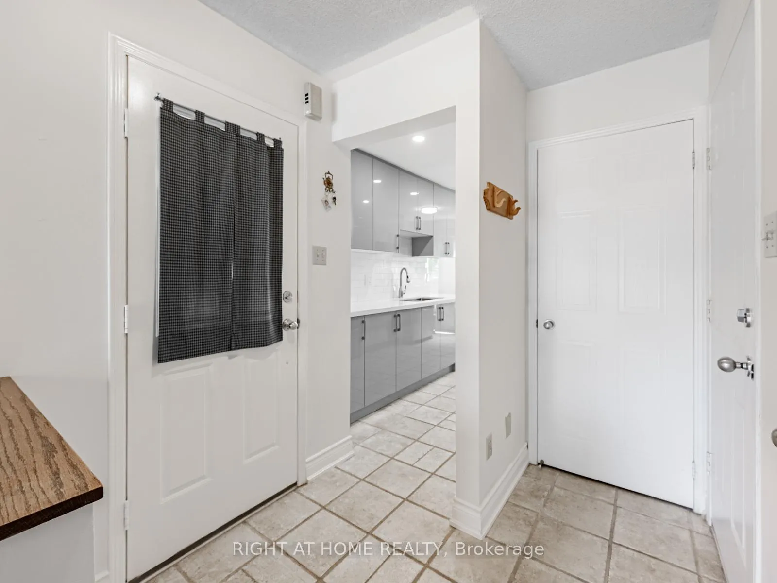 Photo 5 of 1129 Beechnut Road, Oakville, Clearview — HOMEH