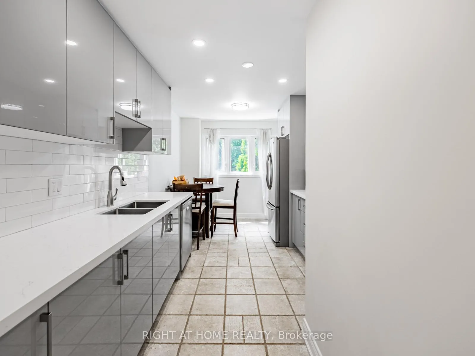 Photo 6 of 1129 Beechnut Road, Oakville, Clearview — HOMEH