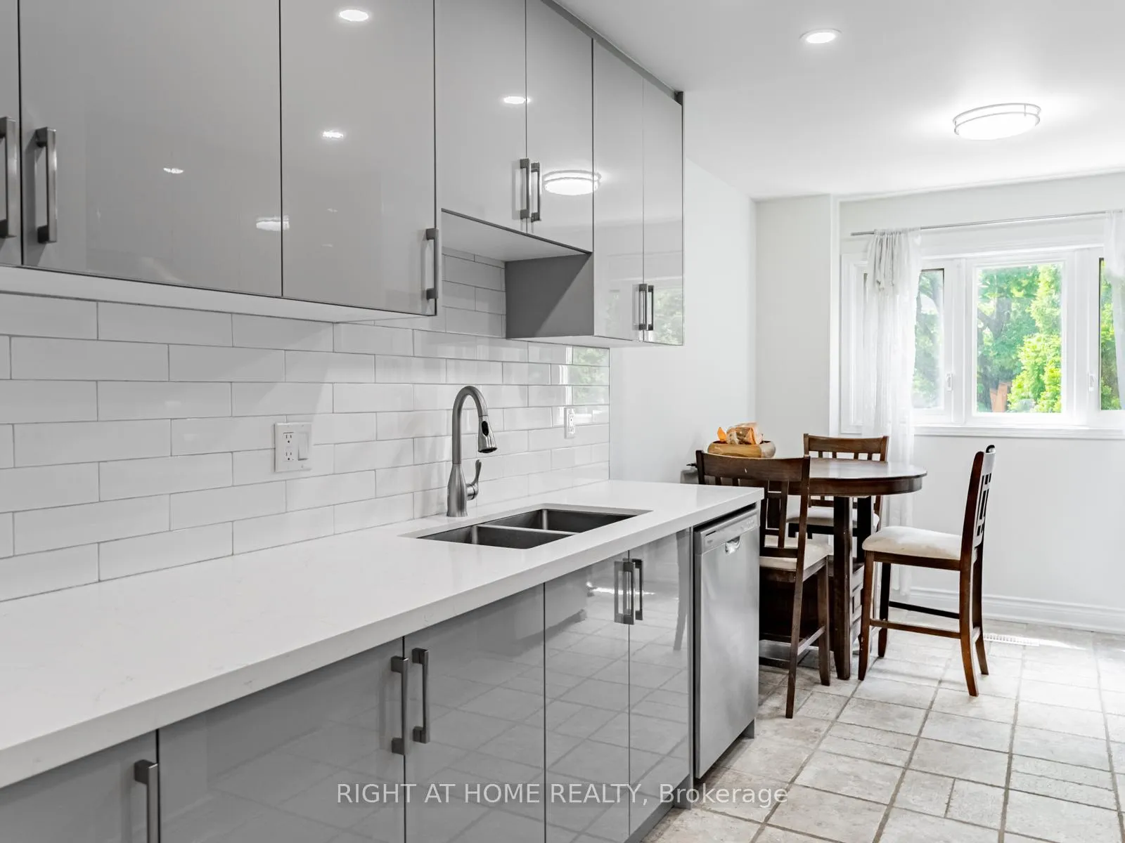 Photo 7 of 1129 Beechnut Road, Oakville, Clearview — HOMEH