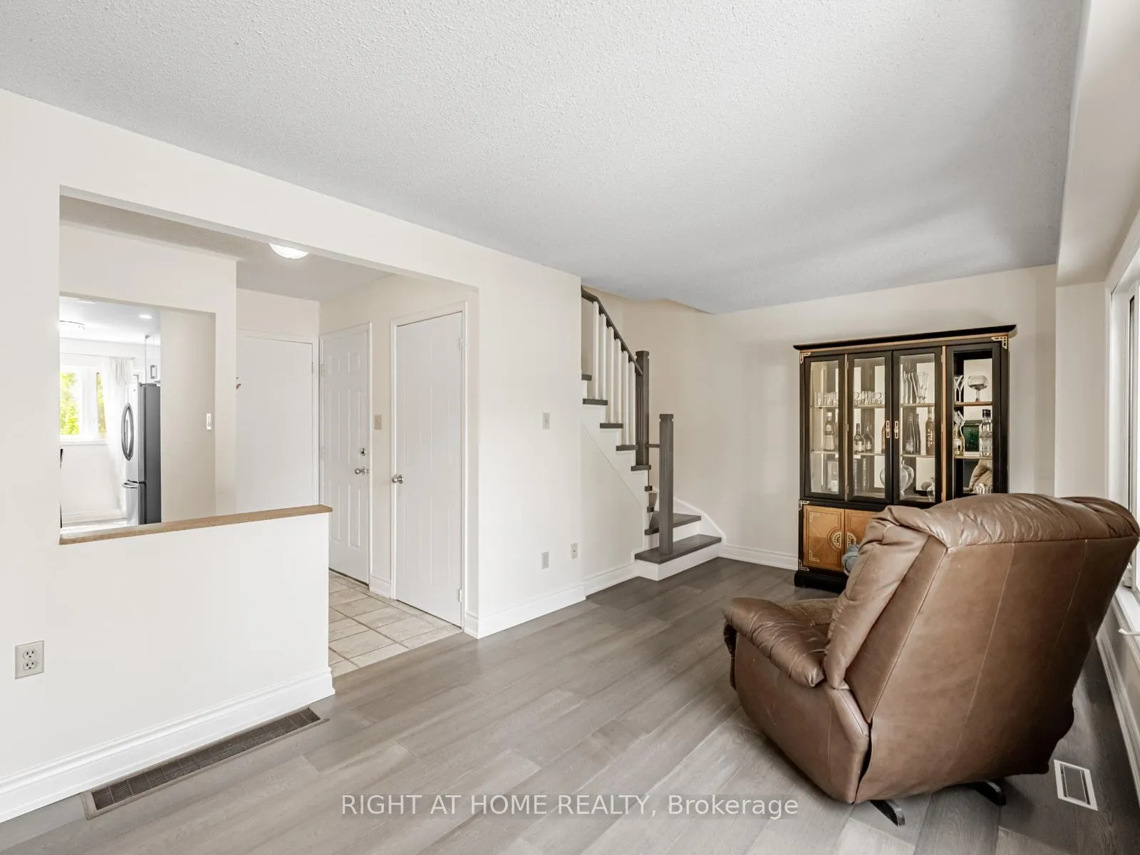 Photo 12 of 1129 Beechnut Road, Oakville, Clearview — HOMEH