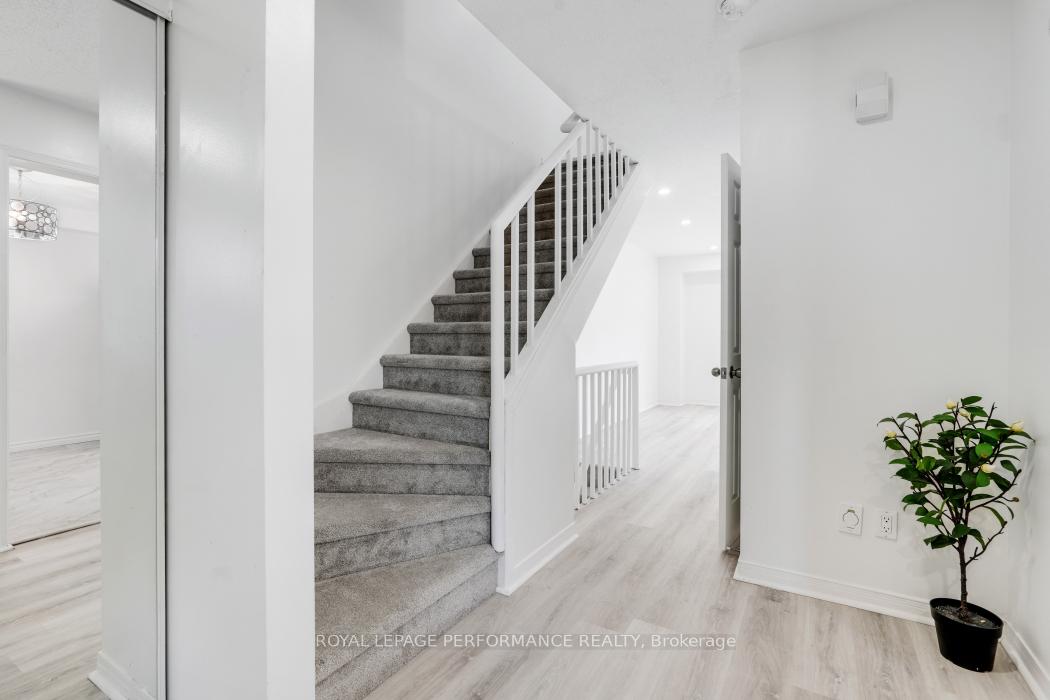 Photo 4 of 1416 Caravel Crescent, Ottawa, Bilberry Creek/Queenswood Heights — HOMEH