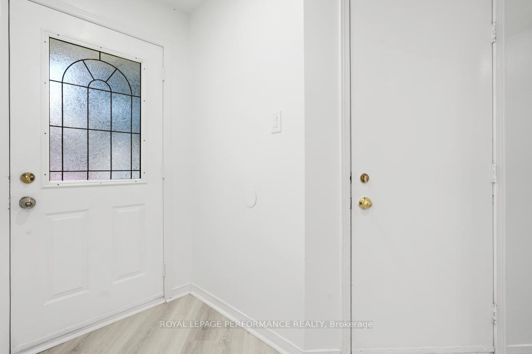 Photo 5 of 1416 Caravel Crescent, Ottawa, Bilberry Creek/Queenswood Heights — HOMEH