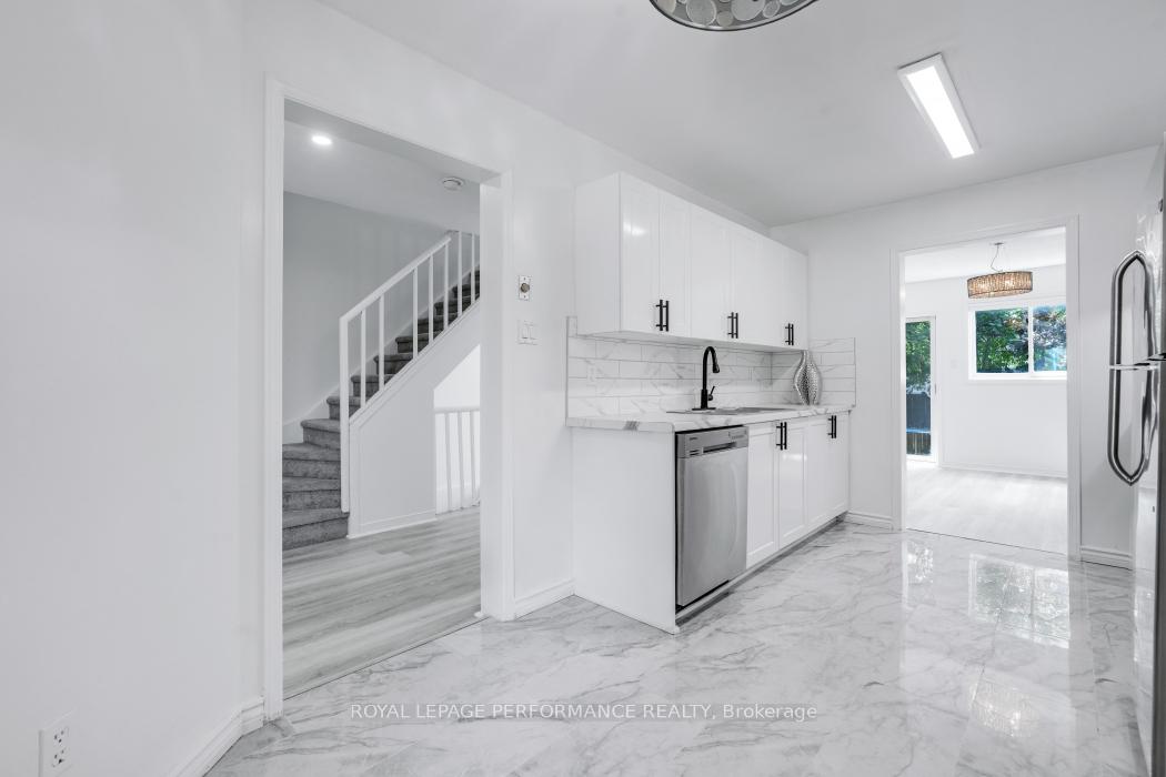 Photo 6 of 1416 Caravel Crescent, Ottawa, Bilberry Creek/Queenswood Heights — HOMEH
