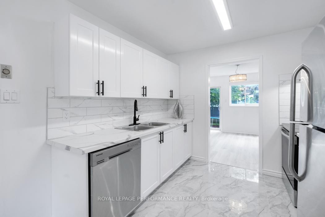 Photo 7 of 1416 Caravel Crescent, Ottawa, Bilberry Creek/Queenswood Heights — HOMEH