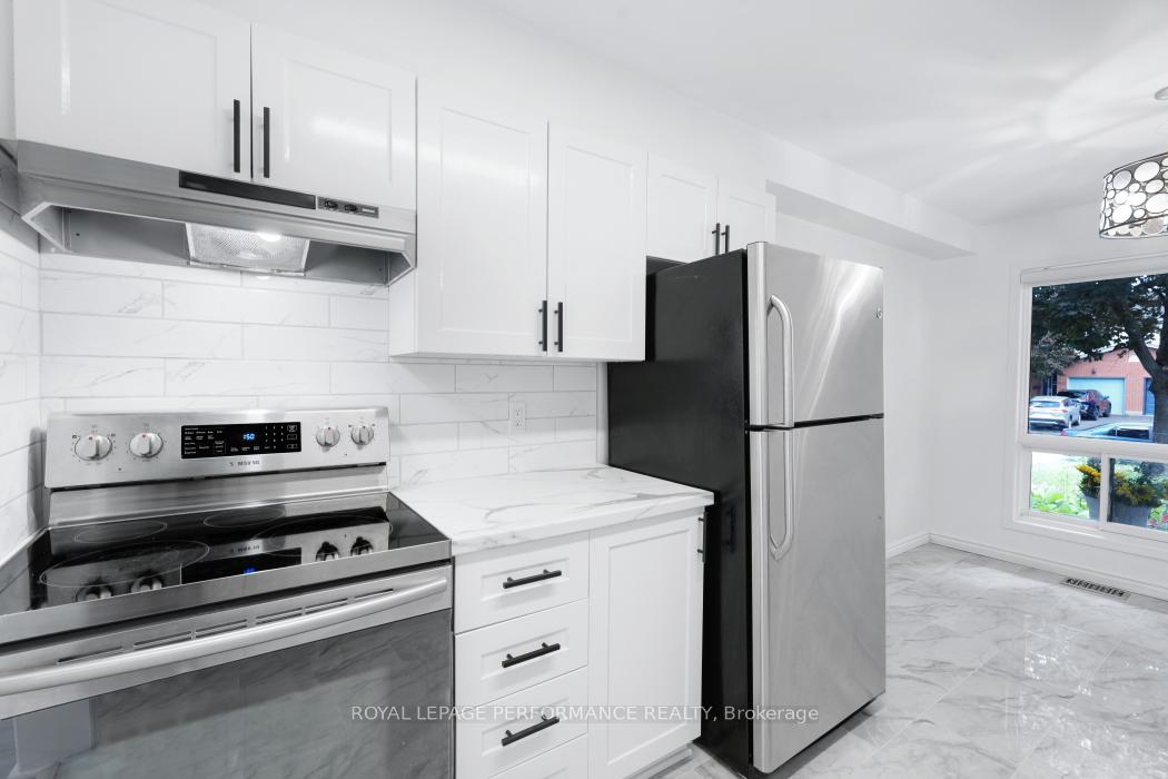 Photo 9 of 1416 Caravel Crescent, Ottawa, Bilberry Creek/Queenswood Heights — HOMEH