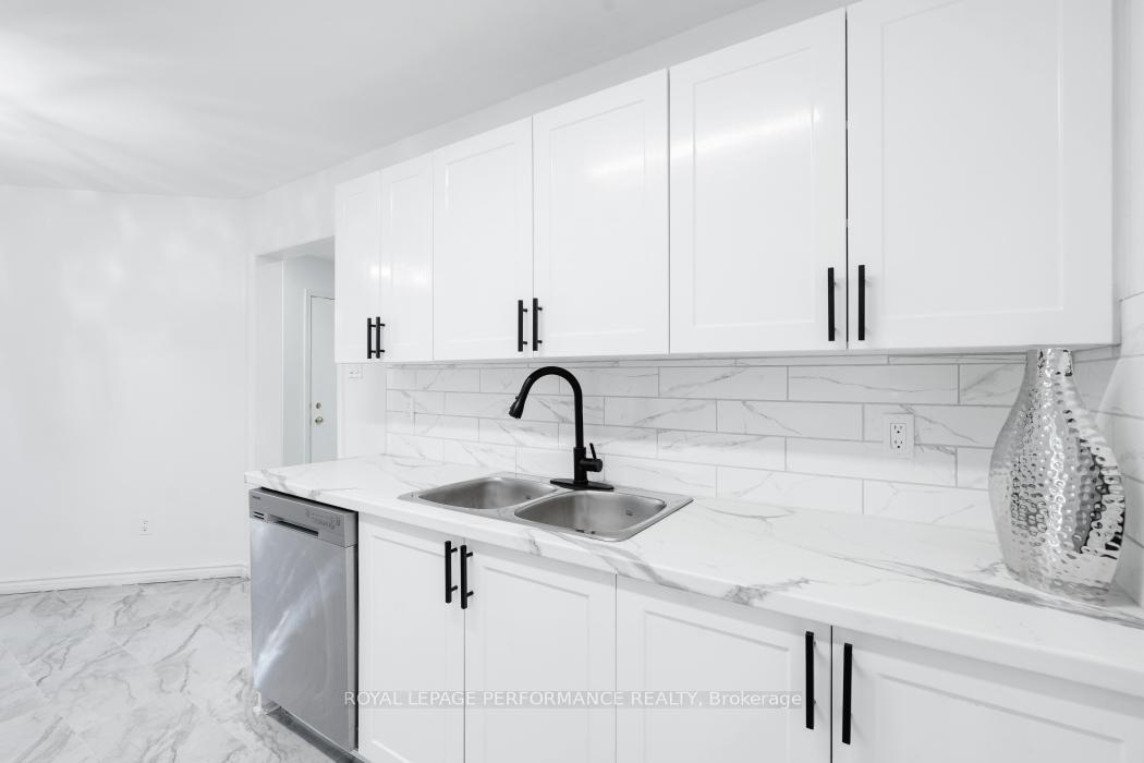 Photo 10 of 1416 Caravel Crescent, Ottawa, Bilberry Creek/Queenswood Heights — HOMEH