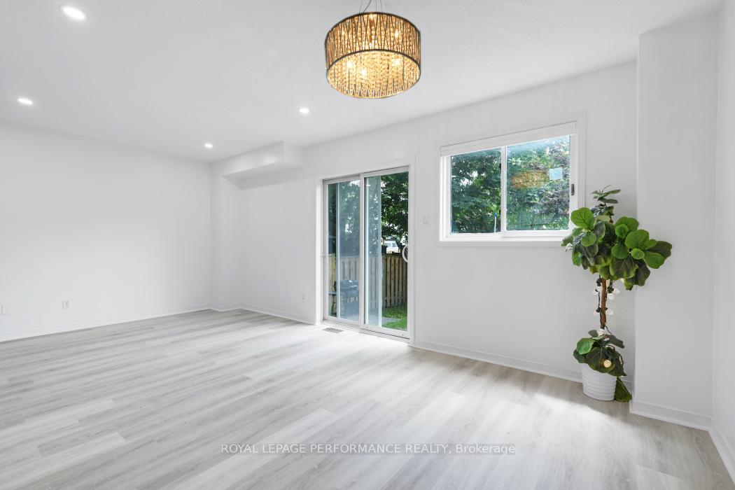 Photo 12 of 1416 Caravel Crescent, Ottawa, Bilberry Creek/Queenswood Heights — HOMEH