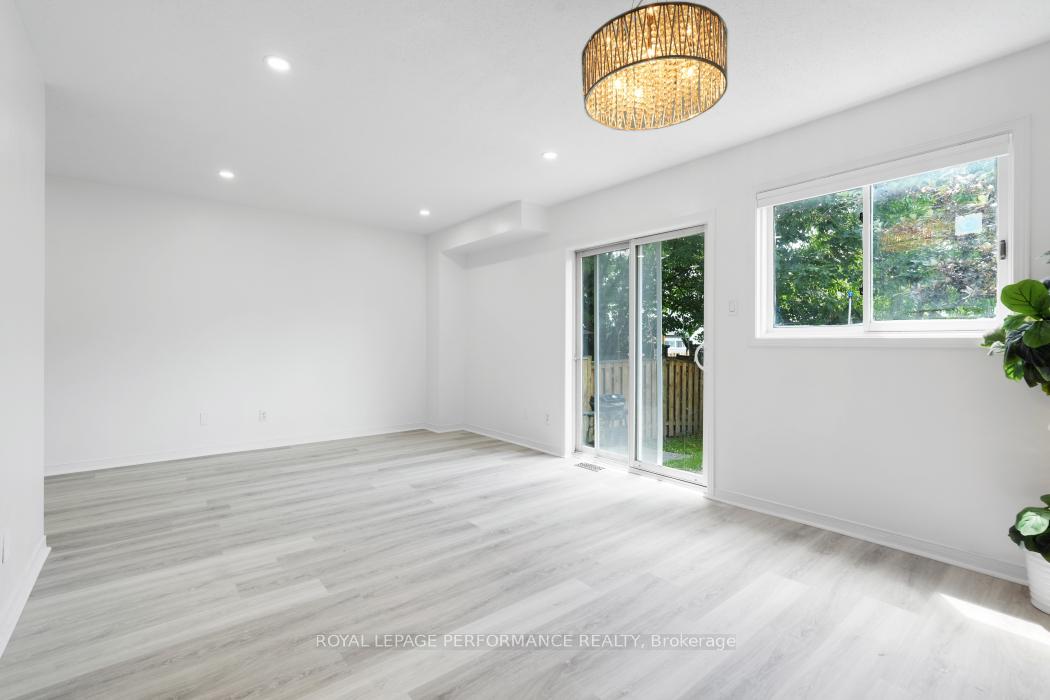 Photo 13 of 1416 Caravel Crescent, Ottawa, Bilberry Creek/Queenswood Heights — HOMEH