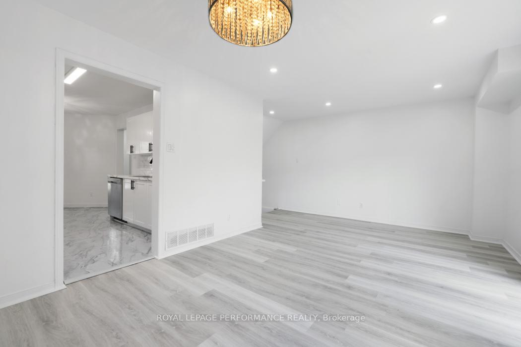 Photo 14 of 1416 Caravel Crescent, Ottawa, Bilberry Creek/Queenswood Heights — HOMEH