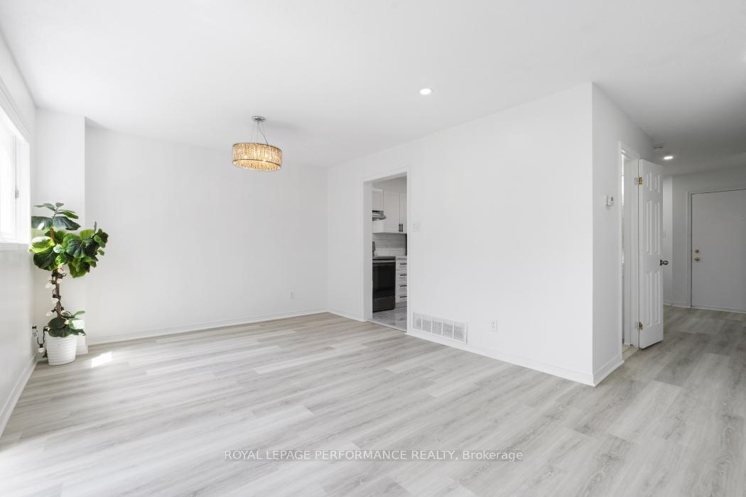 Photo 15 of 1416 Caravel Crescent, Ottawa, Bilberry Creek/Queenswood Heights — HOMEH