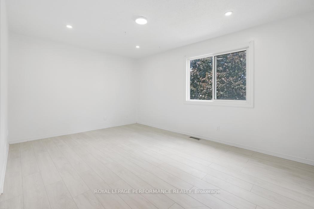 Photo 19 of 1416 Caravel Crescent, Ottawa, Bilberry Creek/Queenswood Heights — HOMEH