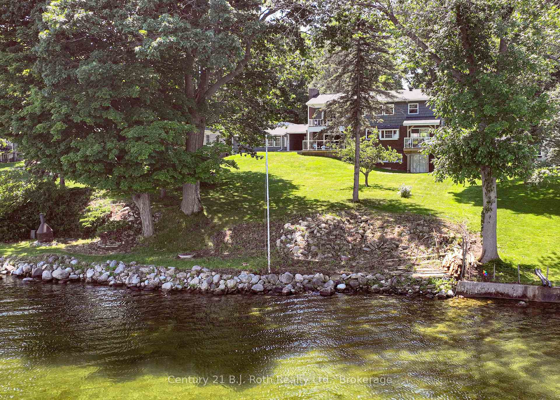 Photo 2 of 330 Bay Street, Orillia — HOMEH
