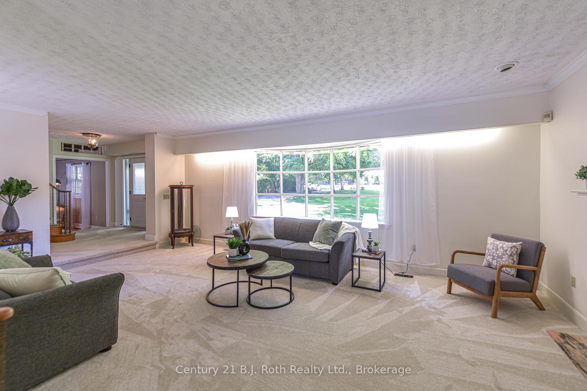 Photo 7 of 330 Bay Street, Orillia — HOMEH