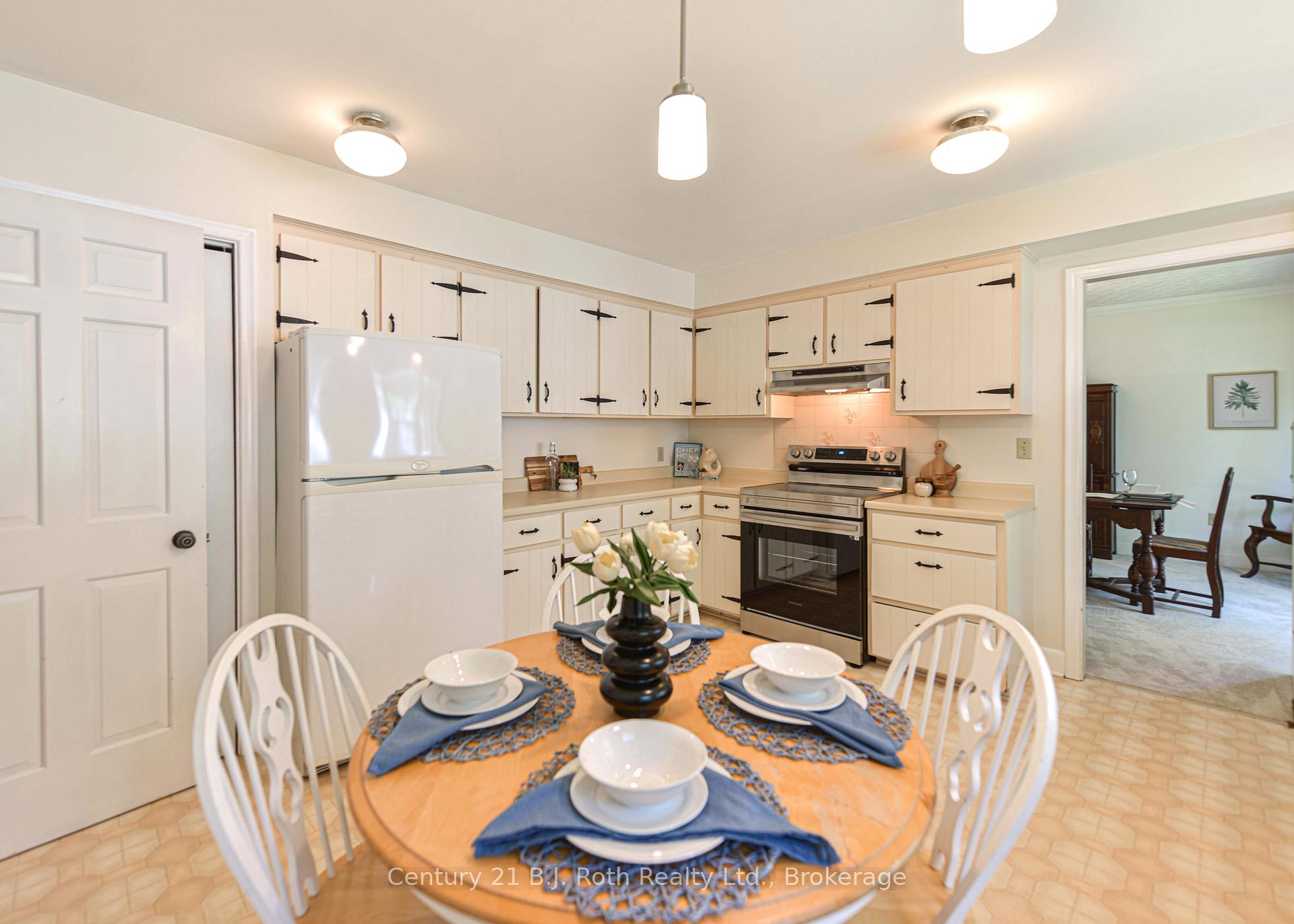 Photo 16 of 330 Bay Street, Orillia — HOMEH