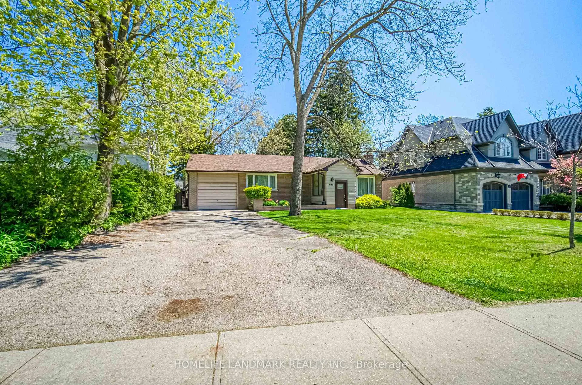 Photo 3 of 425 Maple Grove Drive, Oakville, Ford — HOMEH