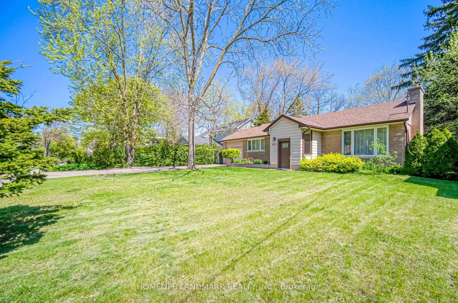 Photo 4 of 425 Maple Grove Drive, Oakville, Ford — HOMEH